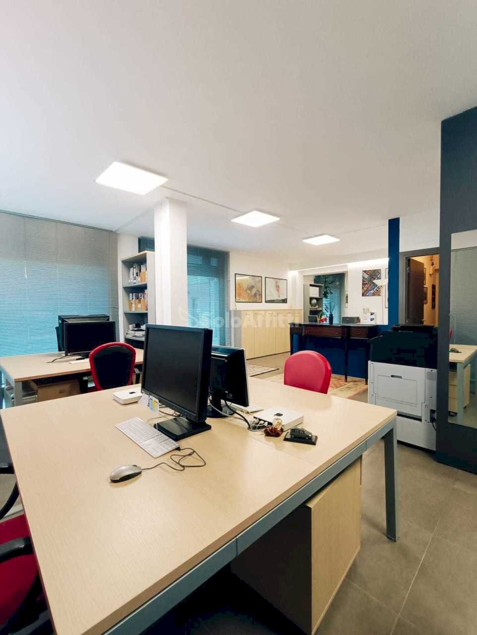 area vendita - Office Vicolo Madonnetta 1, Chieri - photo 1