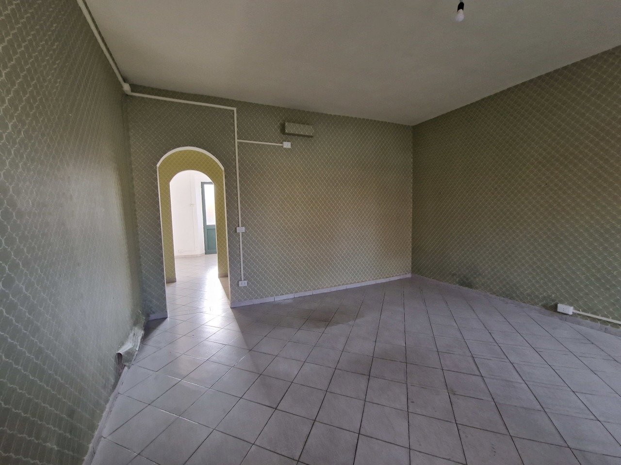 20231128_111224.jpg - Commercial Premises Via Pesciatina, Lucca - photo 2