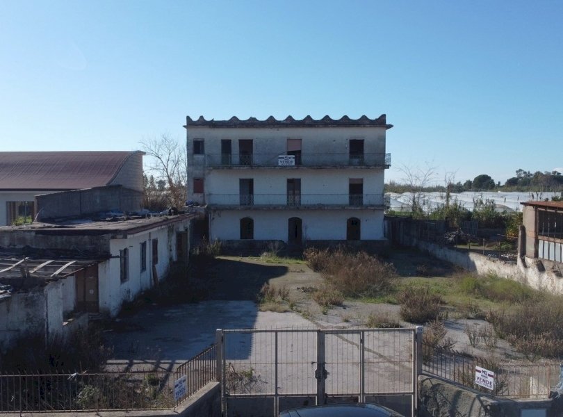 Stable - Palace Mondragone - photo 1