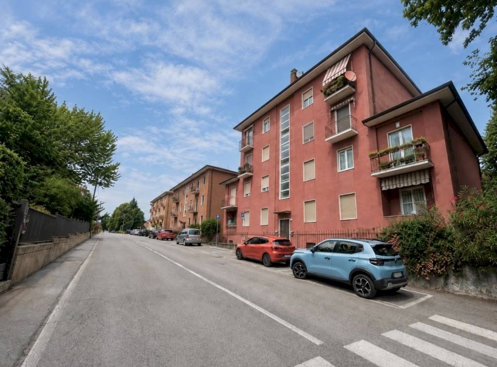Facciata - Three-room apartment via Carnia, 71, Varese - photo 1