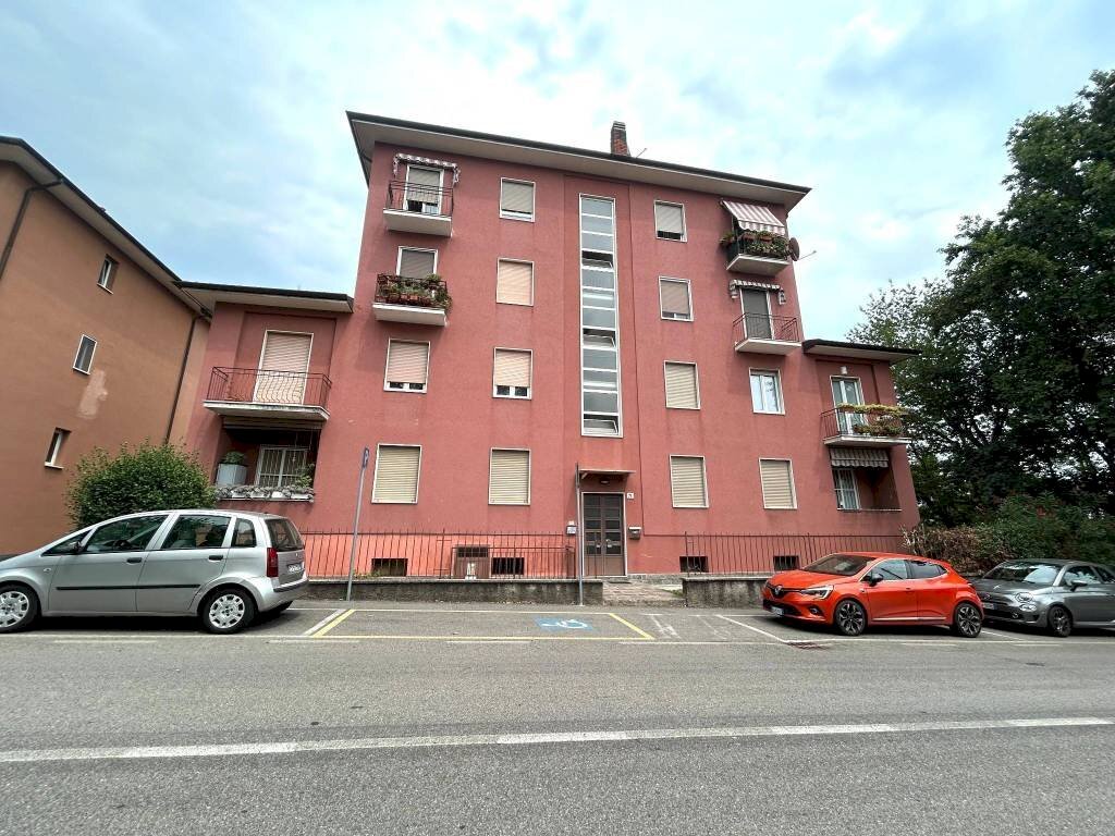 Facciata - Three-room apartment via Carnia, 71, Varese - photo 2
