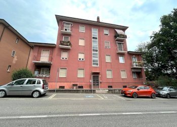 Facciata - Three-room apartment via Carnia, 71, Varese - photo 2