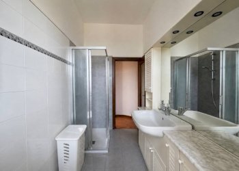 Bagno - Three-room apartment via Carnia, 71, Varese - photo 18