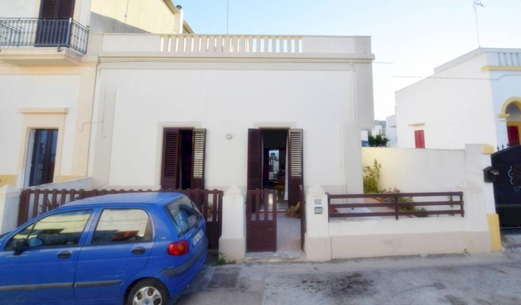 Facciata - Casa indipendente via Enrico Toti, 27, Gagliano del Capo - foto 3