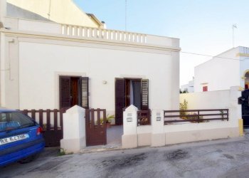 Facciata - Casa indipendente via Enrico Toti, 27, Gagliano del Capo - foto 1