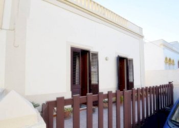 Facciata - Casa indipendente via Enrico Toti, 27, Gagliano del Capo - foto 2