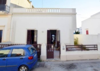 Facciata - Casa indipendente via Enrico Toti, 27, Gagliano del Capo - foto 3