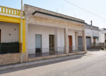 Facciata - Casa indipendente via Vittorio Veneto, Castrignano del Capo - foto 1