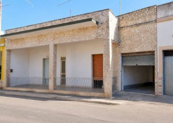Facciata - Casa indipendente via Vittorio Veneto, Castrignano del Capo - foto 40