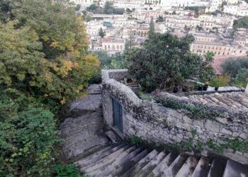 Discesa in paese - Rustico via San Benedetto da Norcia, Modica - foto 7