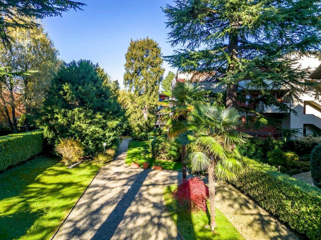 Parco condominiale - Appartamento viale Padre Gian Battista Aguggiari, Varese - foto 2