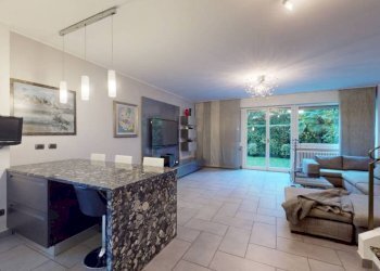 soggiorno - Appartamento viale Padre Gian Battista Aguggiari, Varese - foto 5