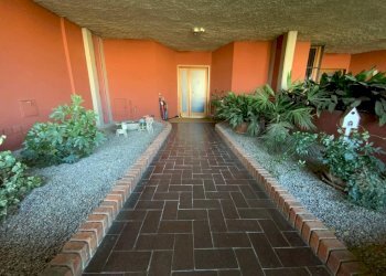 Ingresso esterno - Appartamento viale Padre Gian Battista Aguggiari, Varese - foto 11