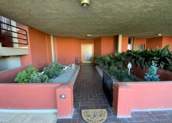 Ingresso esterno - Appartamento viale Padre Gian Battista Aguggiari, Varese - foto 12