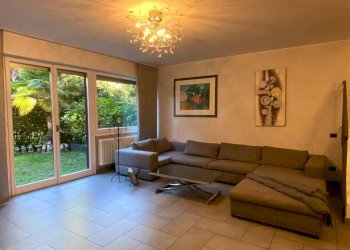 Soggiorno - Appartamento viale Padre Gian Battista Aguggiari, Varese - foto 13