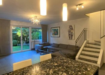 Soggiorno - Appartamento viale Padre Gian Battista Aguggiari, Varese - foto 17