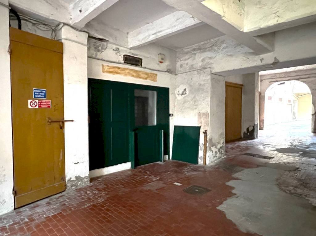 Warehouse via Felice Gazzolo, Genova - photo 2