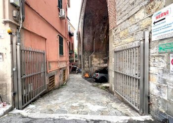 Warehouse via Felice Gazzolo, Genova - photo 1