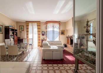 Villa Unifamiliare Via Duca degli Abruzzi, Varese (zona Calcinate del Pesce) - foto 5