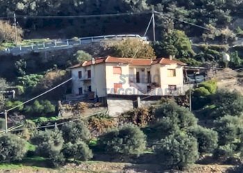 20231118_114319.jpg - Porzione di casa Strada Castellaro, Taggia - foto 1