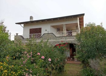 e44a2cb8-c32c-4385-92c3-8ecc09bd8989.jpg - Villa Arcola - foto 1