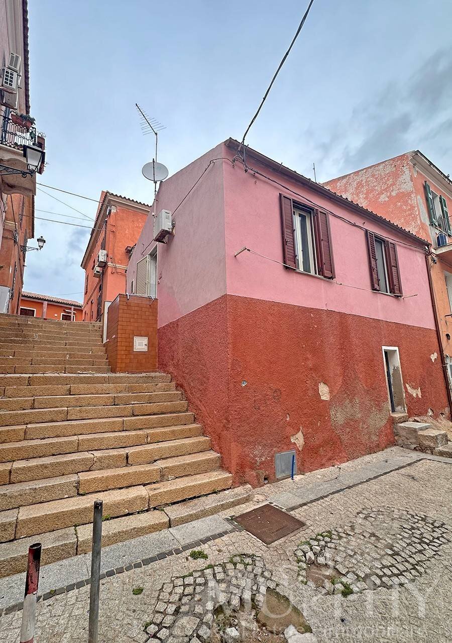 Casa indipendente Via Montebello, La Maddalena - foto 1