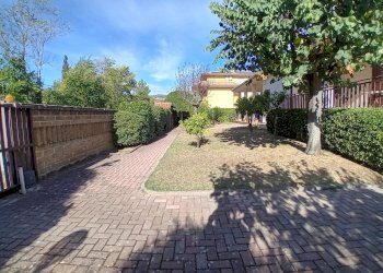 giardino - Villa Via Fiume Orta 6, Bolognano - foto 3