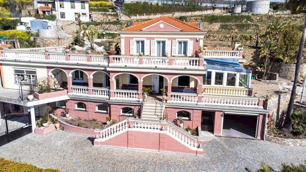 Villa Ospedaletti - photo 1