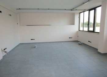 ufficio piano rialzato - Capannone SP48, Taranto - foto 12