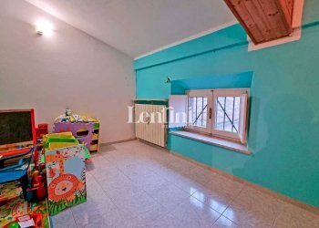 Stanza arredata - Trilocale via Giuseppe Garibaldi, 22, Casale Monferrato - foto 10