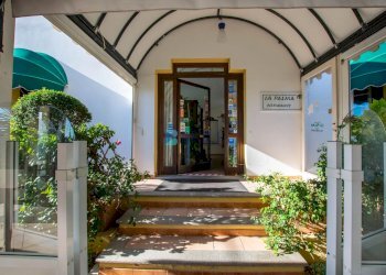 Shop Viale Aldo Moro, Olbia - photo 1