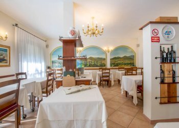 Shop Viale Aldo Moro, Olbia - photo 3