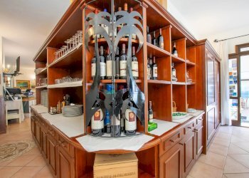 Shop Viale Aldo Moro, Olbia - photo 11