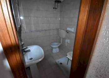 Bagno - Two-room apartment piazza Vittorio Alfieri, Mombercelli - photo 9