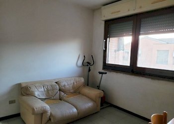 Stanza arredata - Quadrilocale Bologna (zona Bolognina) - foto 8