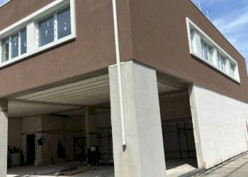 Facciata - Negozio viale dei Platani, Cercola - foto 3