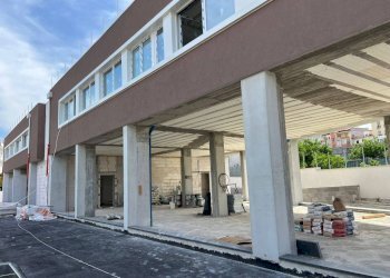 Facciata - Negozio viale dei Platani, Cercola - foto 4