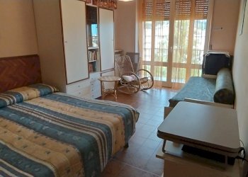 camera da letto - Trilocale Andora - foto 7