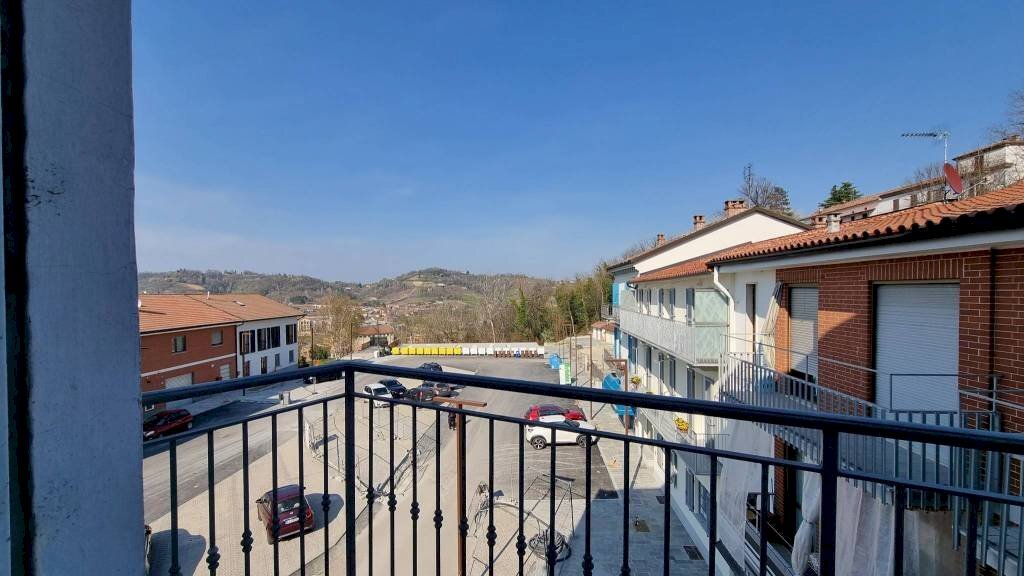 Four-room apartment piazza Unione Europea, Mombercelli - photo 1