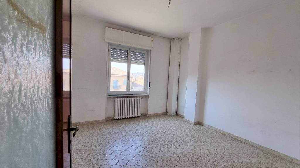 Four-room apartment piazza Unione Europea, Mombercelli - photo 3