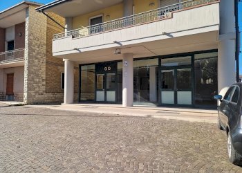 facciata - Locale Commerciale Via Assisi 47, Perugia - foto 24