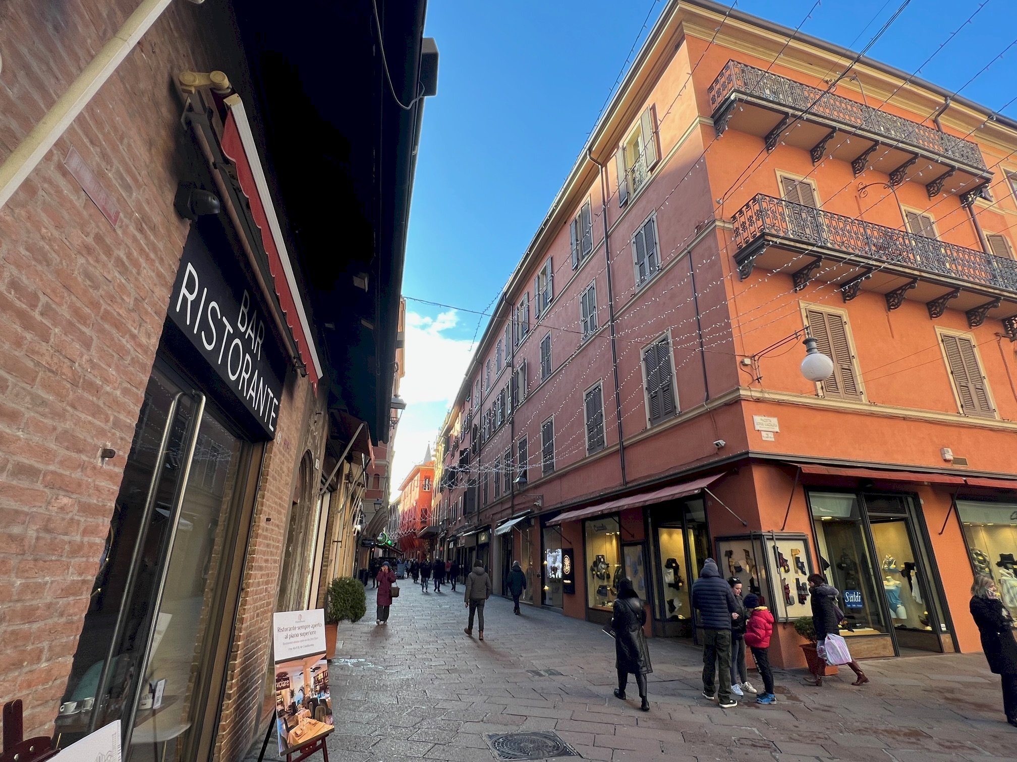 Negozio VIA D'AZEGLIO, Bologna (zona Centro Storico) - foto 2
