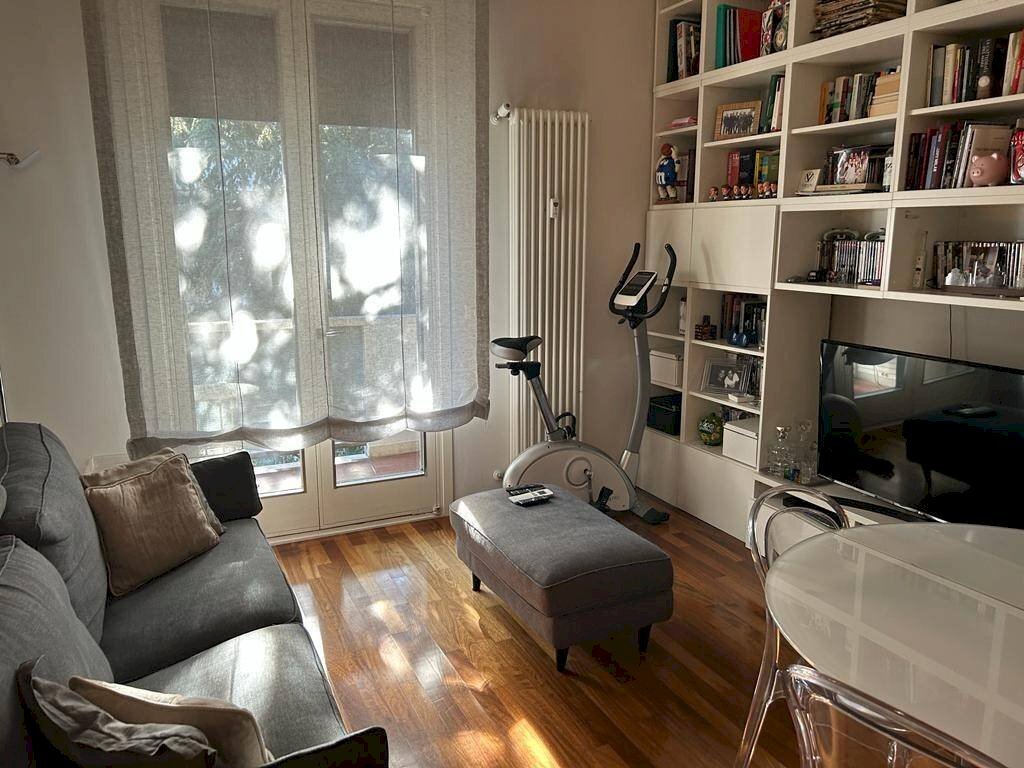 soggiorno - Three-room apartment via Vito Volterra, Bologna (neighborhood Colli) - photo 1