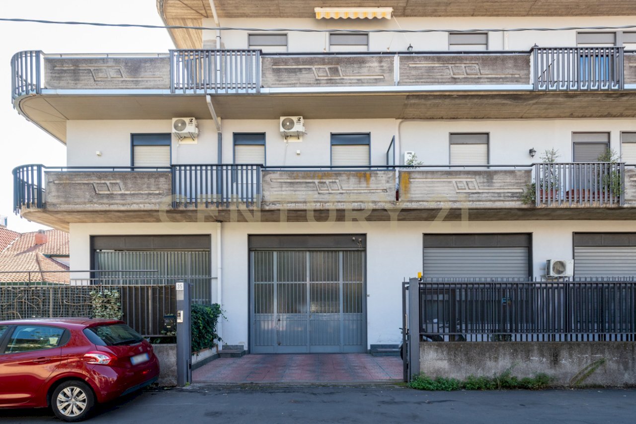 Via Tindari 35 DEPOSITO (2).jpg - Locale Commerciale Via Tindari 35, Misterbianco - foto 2