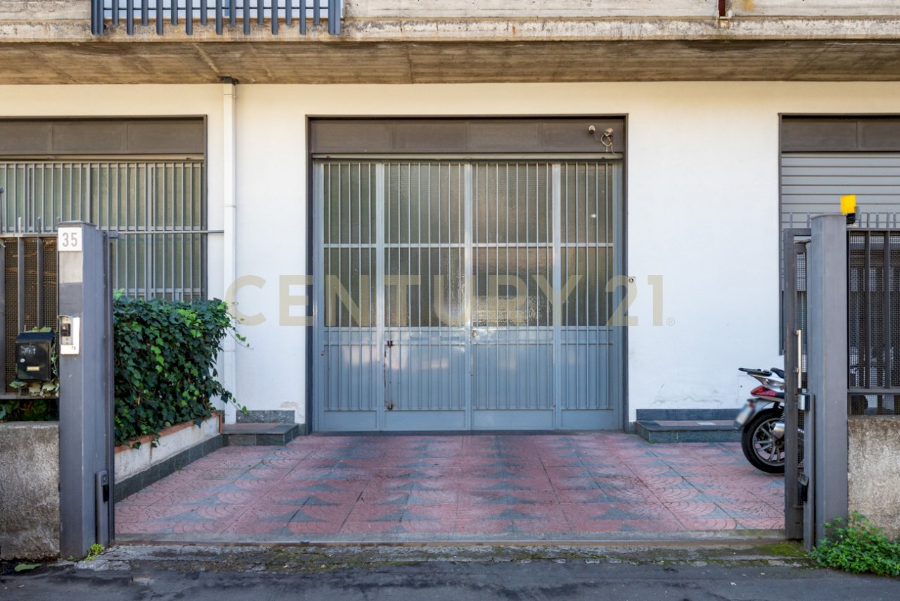 Via Tindari 35 DEPOSITO (3).jpg - Locale Commerciale Via Tindari 35, Misterbianco - foto 3