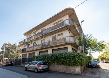 Via Tindari 35 DEPOSITO (1).jpg - Locale Commerciale Via Tindari 35, Misterbianco - foto 1