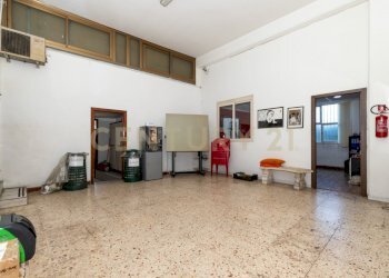 Via Tindari 35 DEPOSITO (11).jpg - Locale Commerciale Via Tindari 35, Misterbianco - foto 11