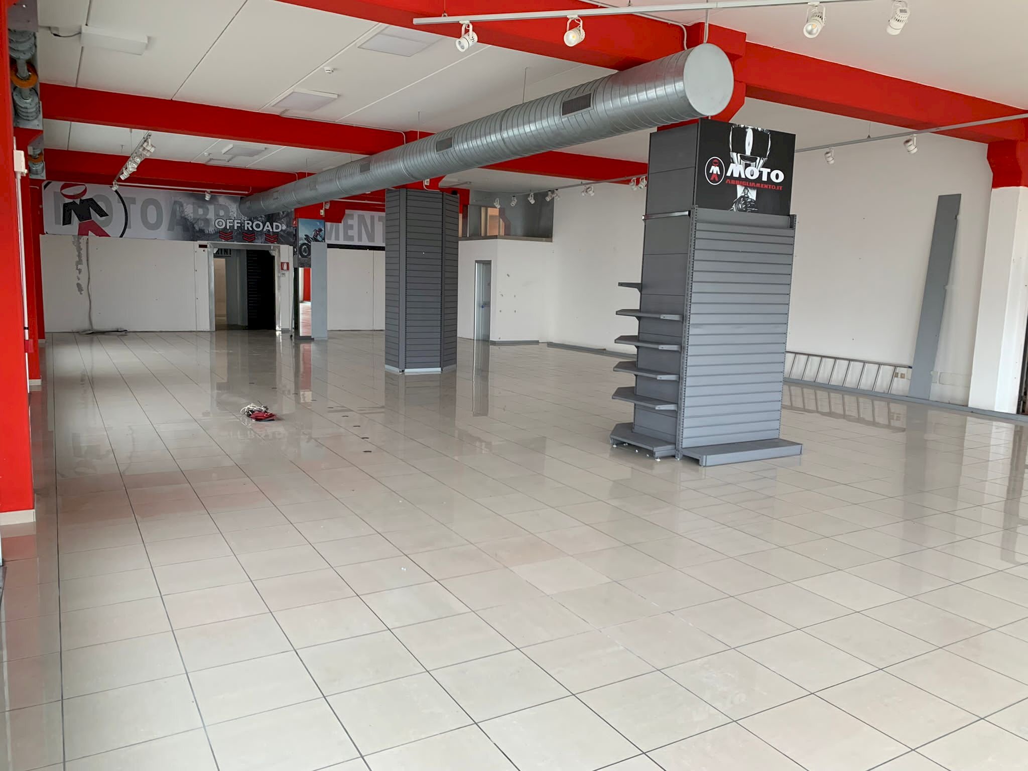 interno - Commercial Premises via Ugo Lambertini, 1, Imola - photo 3