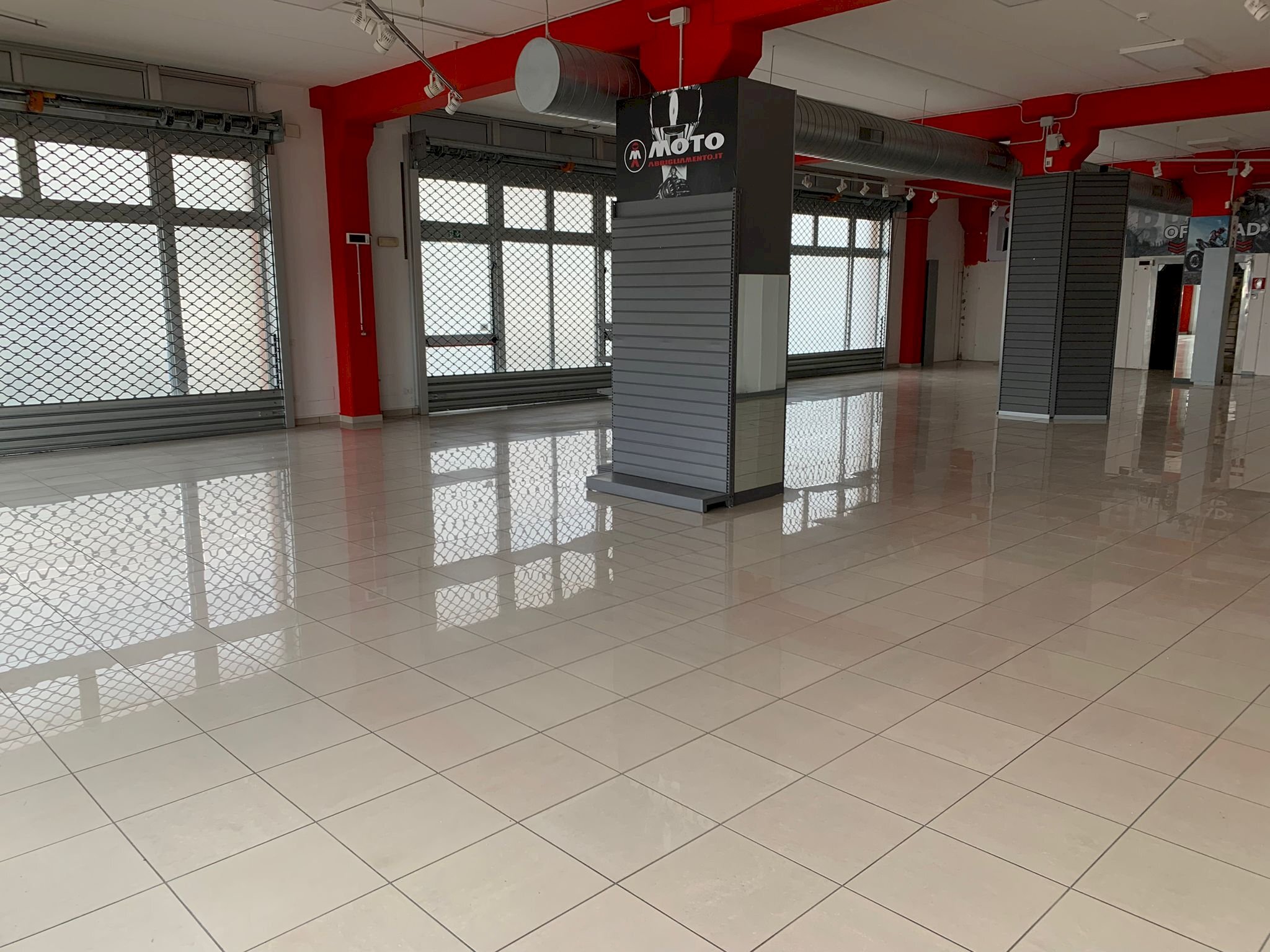 interno - Commercial Premises via Ugo Lambertini, 1, Imola - photo 2