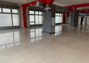 interno - Locale Commerciale via Ugo Lambertini, 1, Imola - foto 2